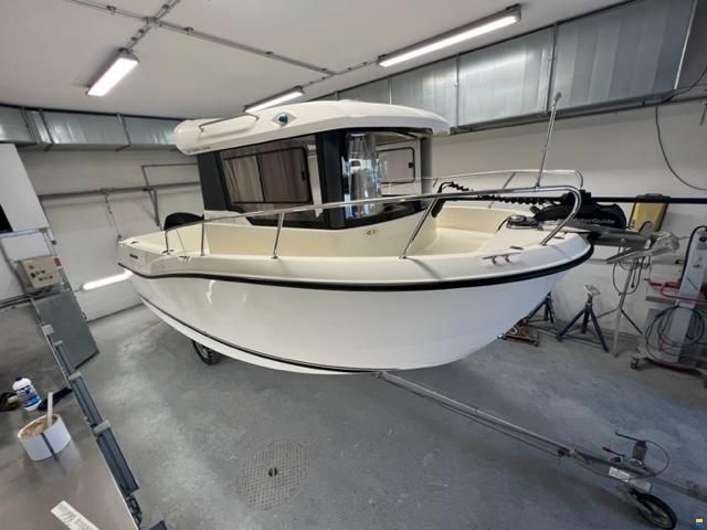 Quicksilver 605 Pilothouse