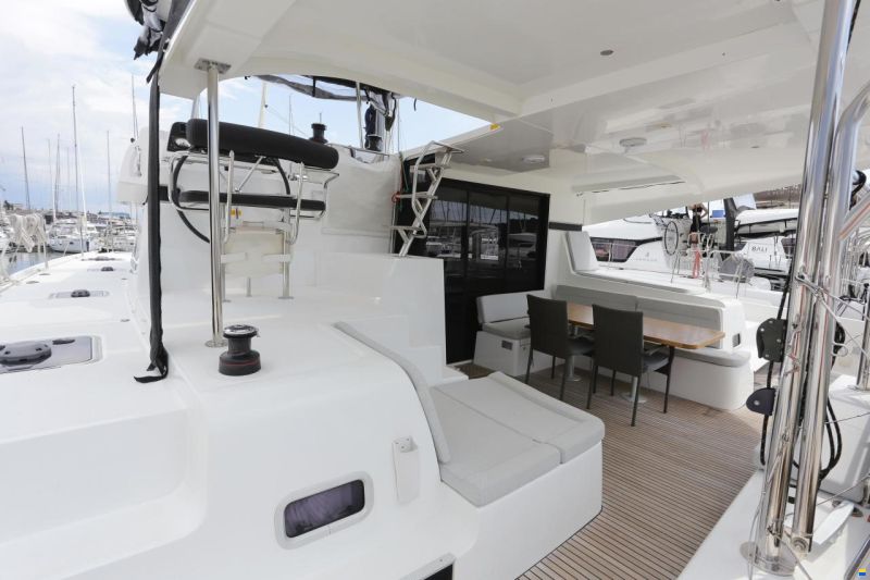 Lagoon 42