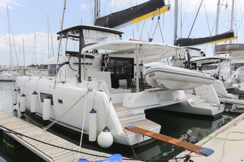 Lagoon 42
