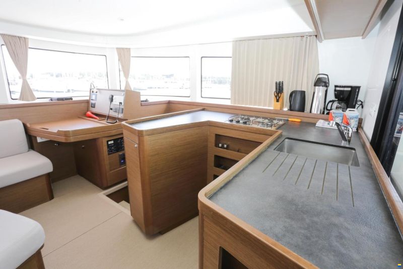 Lagoon 42
