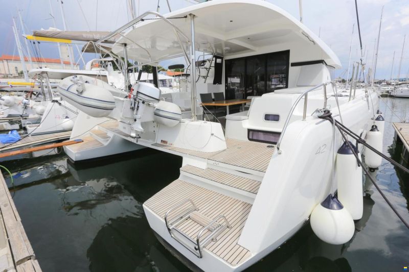 Lagoon 42