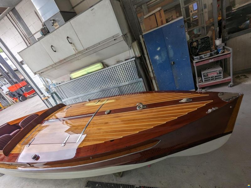 KRUEGER RUEDI Runabout
