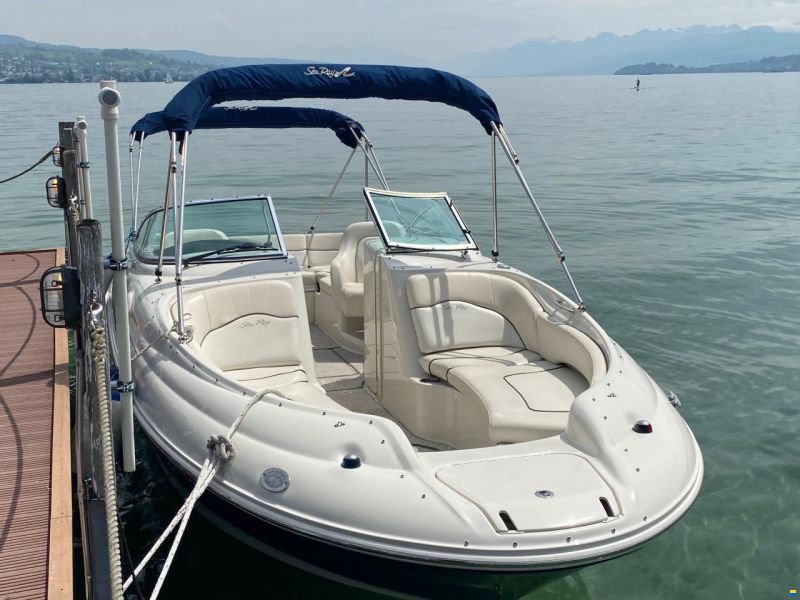 Sea Ray 240 Sundeck