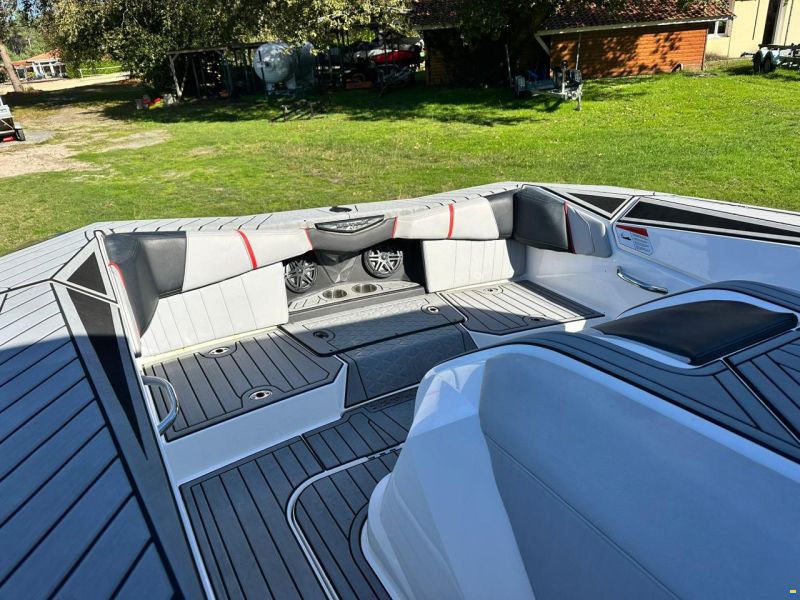 Nautique Carbon