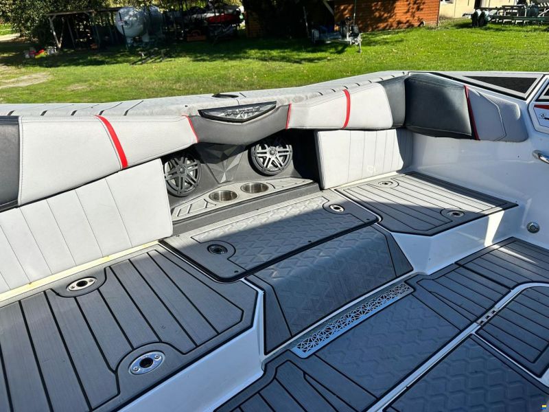 Nautique Carbon