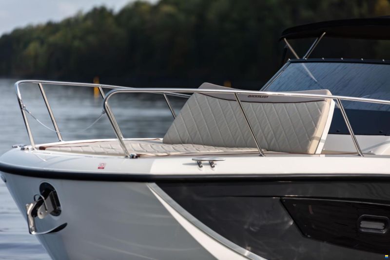 Quicksilver 875 SunDeck