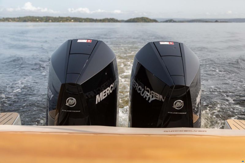 Quicksilver 875 SunDeck