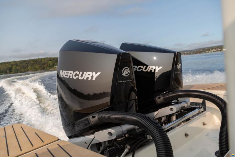 Quicksilver 875 SunDeck