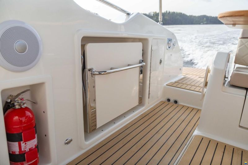 Quicksilver 875 SunDeck