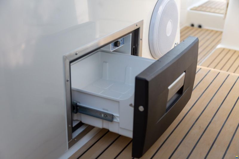 Quicksilver 875 SunDeck