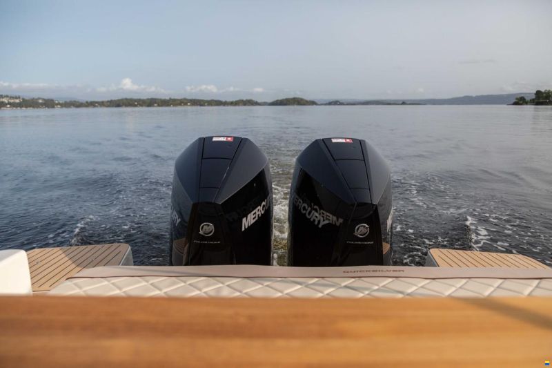 Quicksilver 875 SunDeck