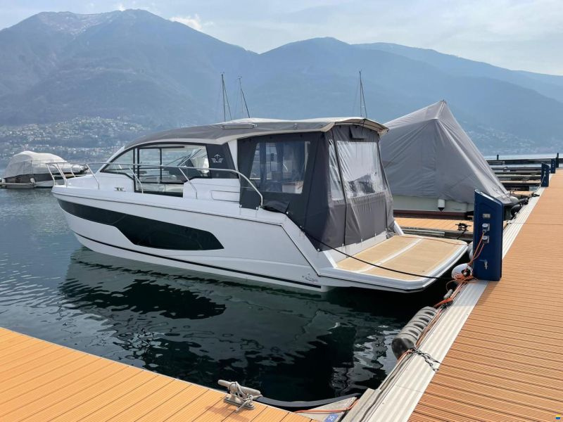 Sealine C335