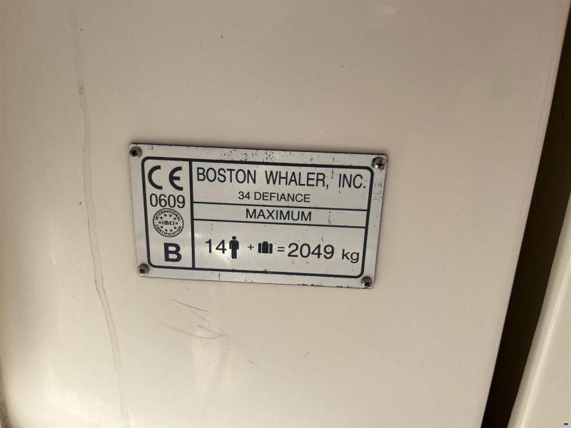 Boston Whaler 34 Defiance