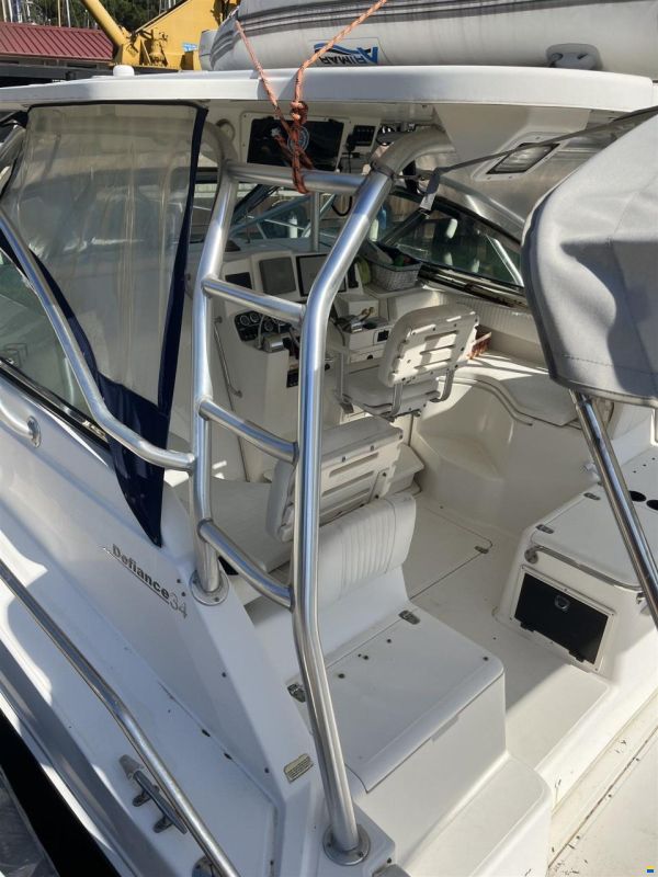 Boston Whaler 34 Defiance