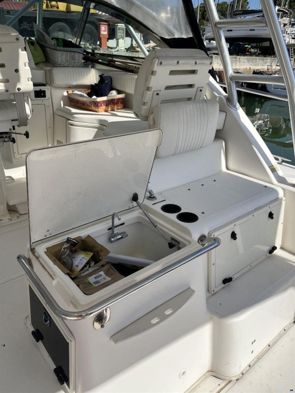 Boston Whaler 34 Defiance