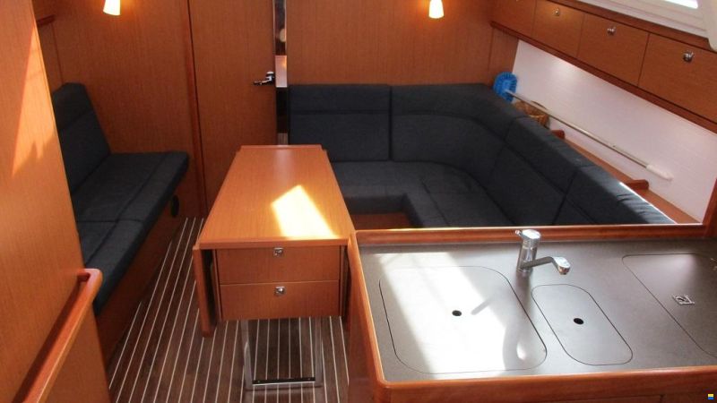 Bavaria Cruiser 37
