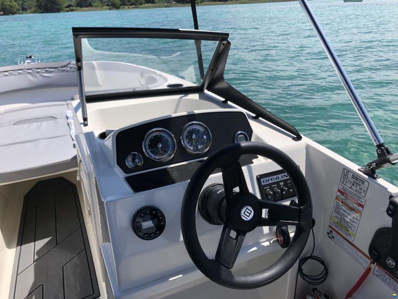 Bayliner M17