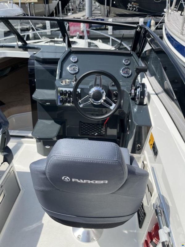 Parker 690 Day Cruiser