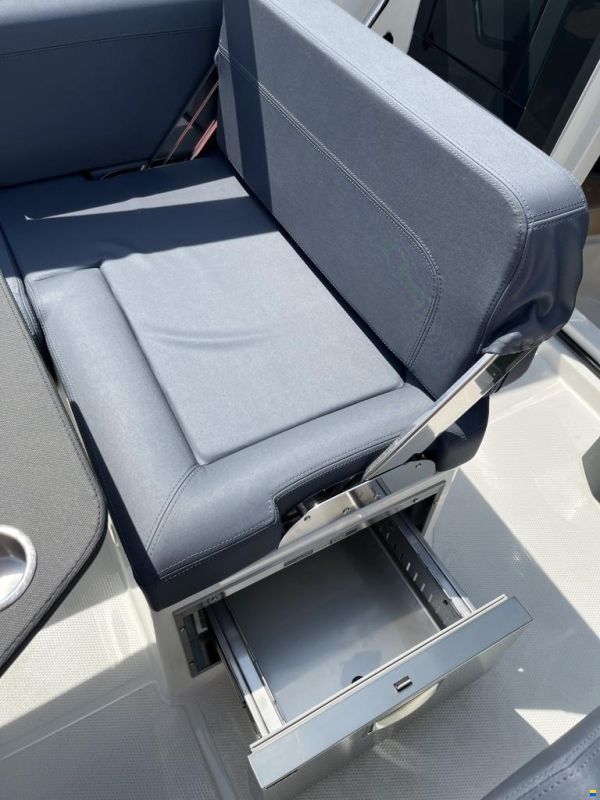 Parker 690 Day Cruiser