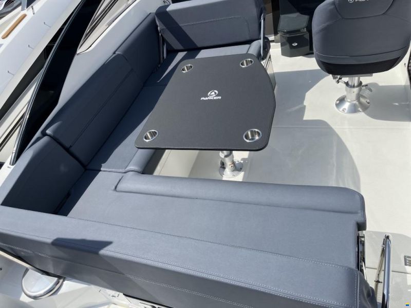 Parker 690 Day Cruiser