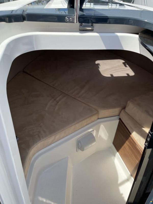 Parker 690 Day Cruiser