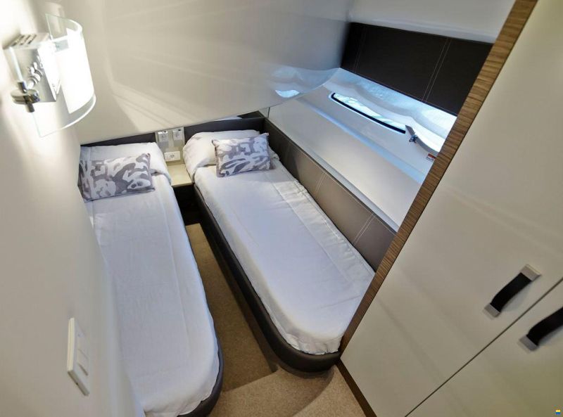 Rodman Muse 44 Fly