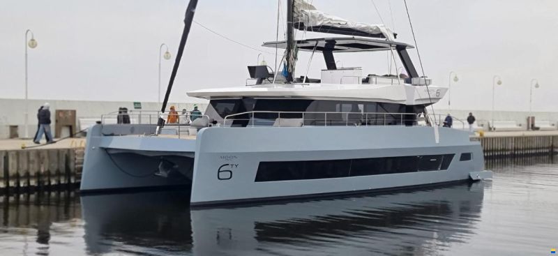 Moon Yacht 60 Sail