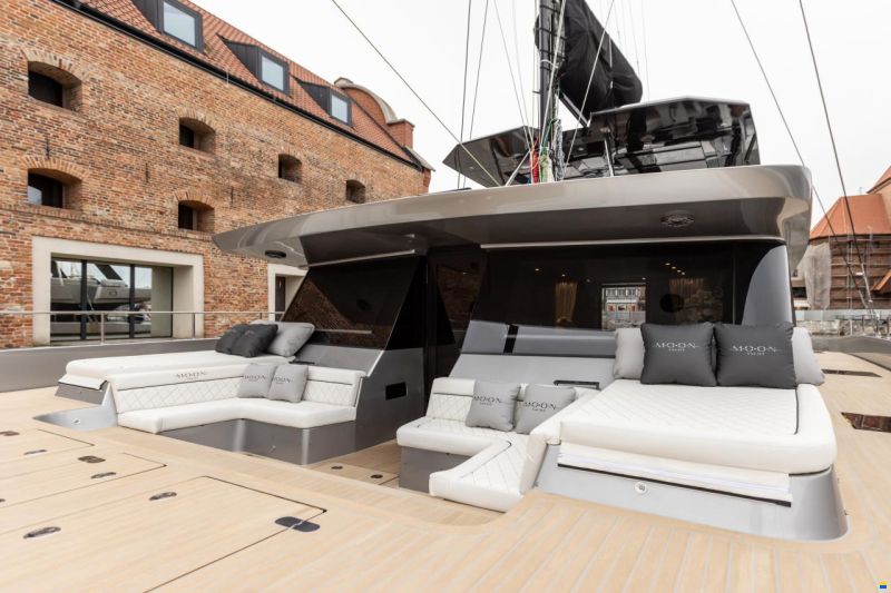 Moon Yacht 60 Sail