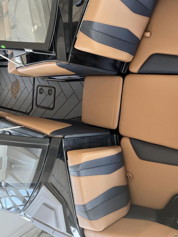 Malibu 22 LSV End of Season Deal