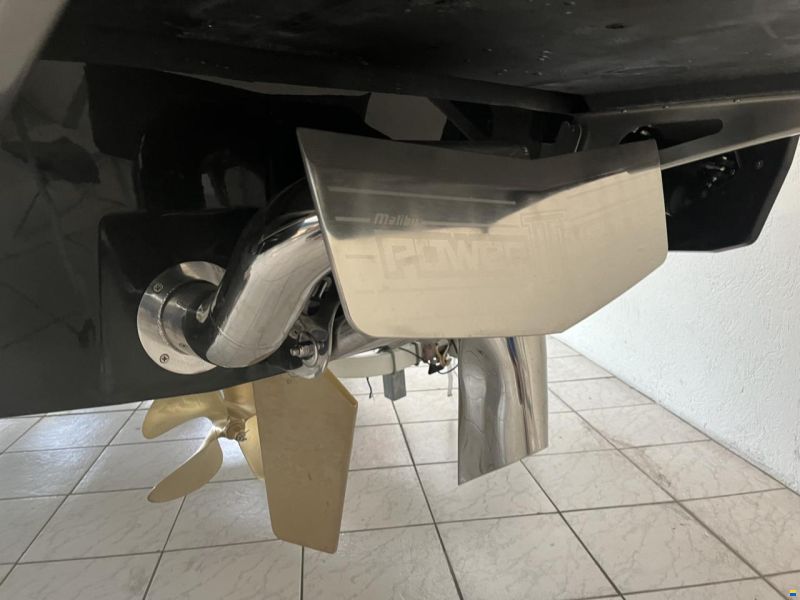 Malibu 22 LSV End of Season Deal