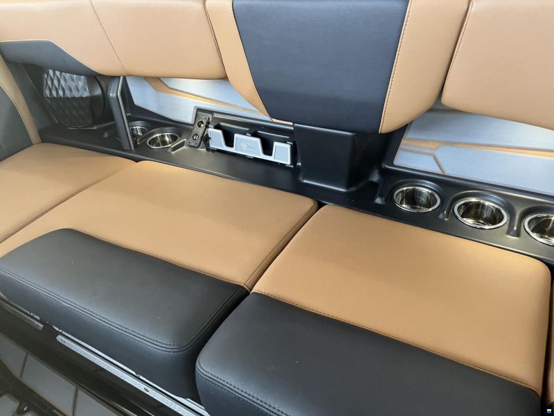 Malibu 22 LSV End of Season Deal