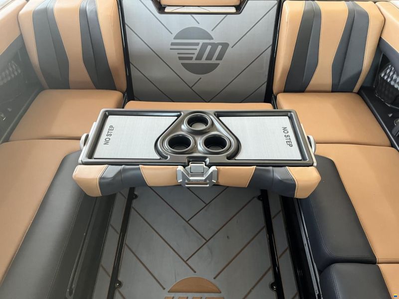 Malibu 22 LSV End of Season Deal