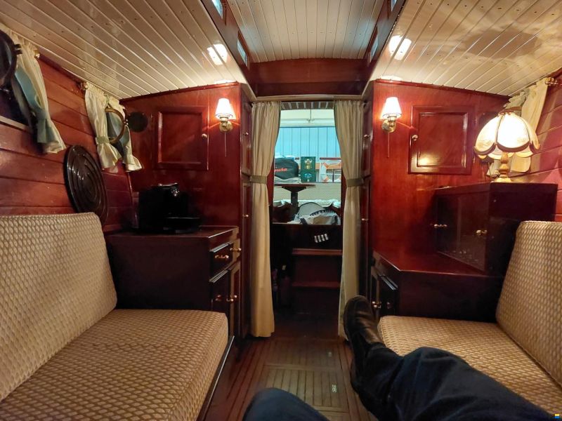 Backdecker