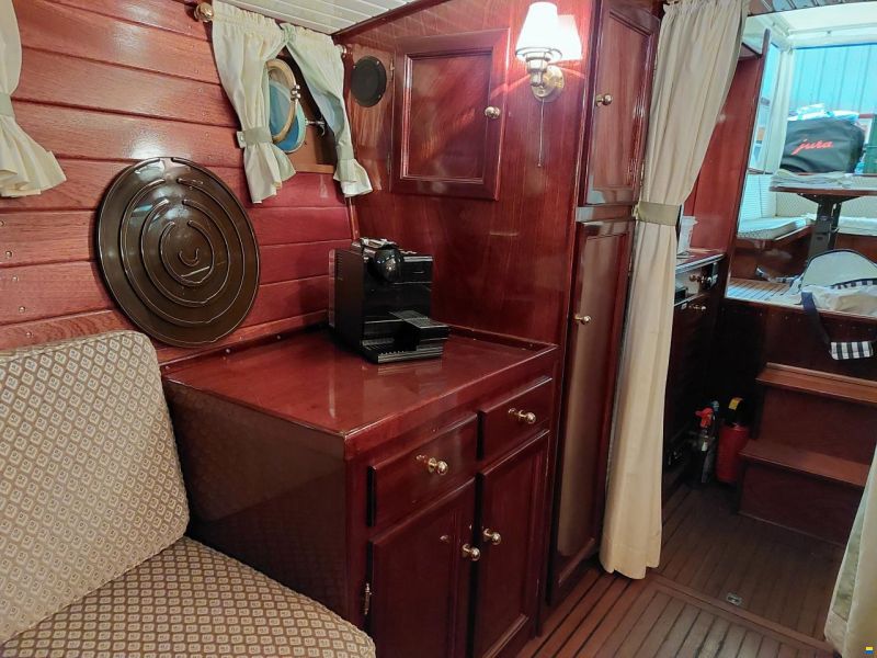 Backdecker