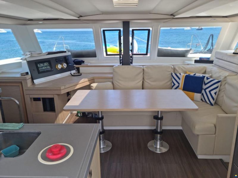 Fountaine Pajot Lucia 40