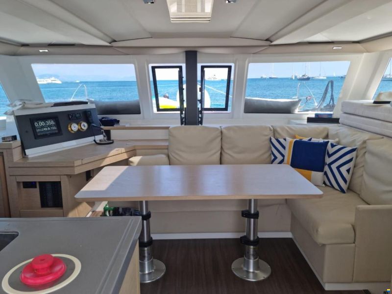 Fountaine Pajot Lucia 40