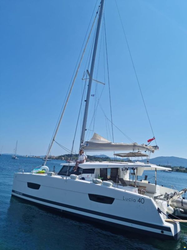 Fountaine Pajot Lucia 40