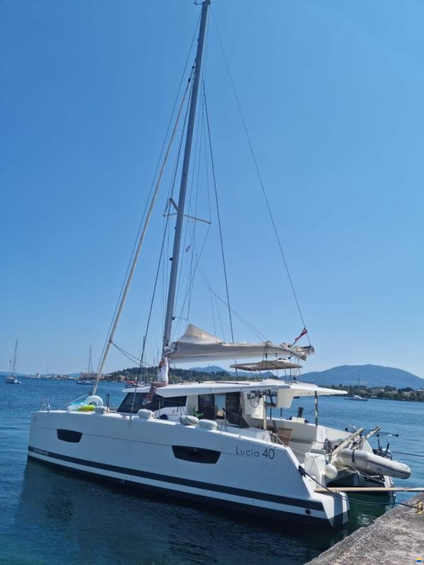 Fountaine Pajot Lucia 40