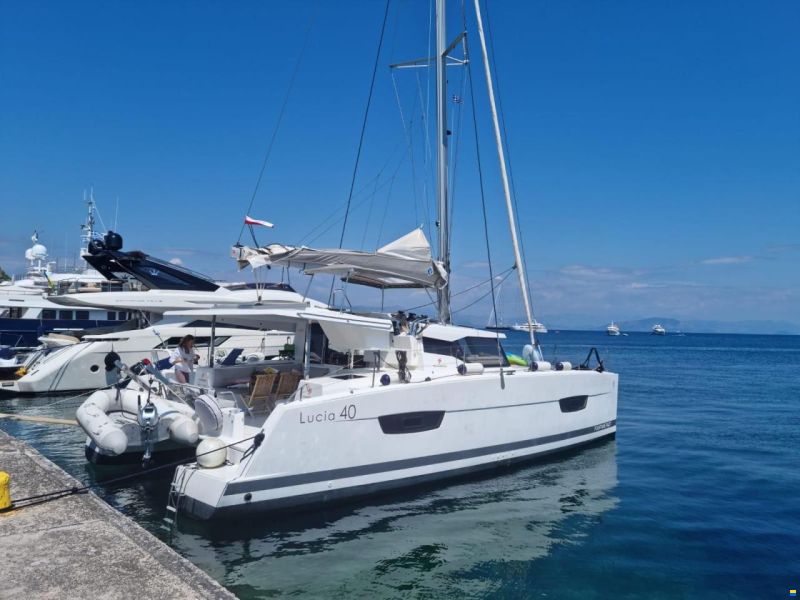 Fountaine Pajot Lucia 40