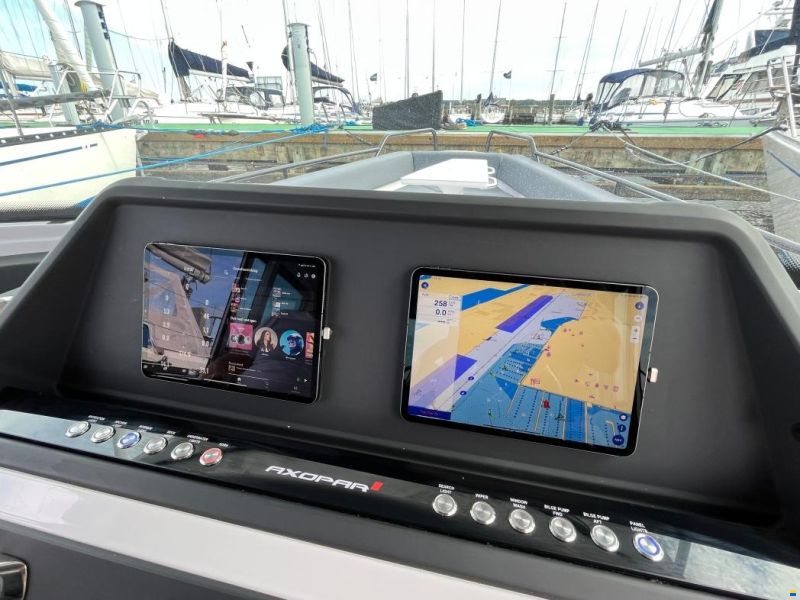 Axopar 28 AC Brabus Line