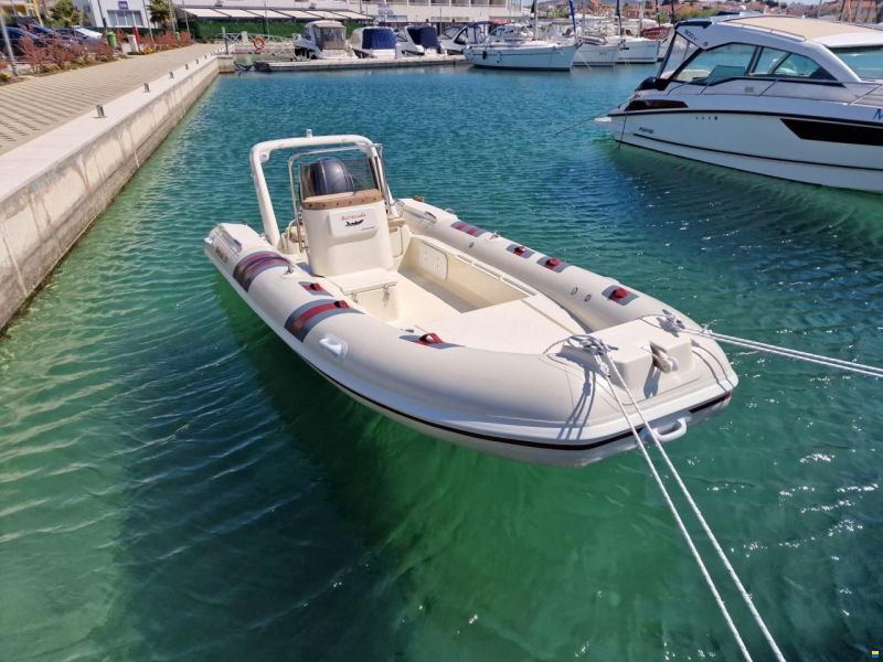 Inflatable Barracuda 530