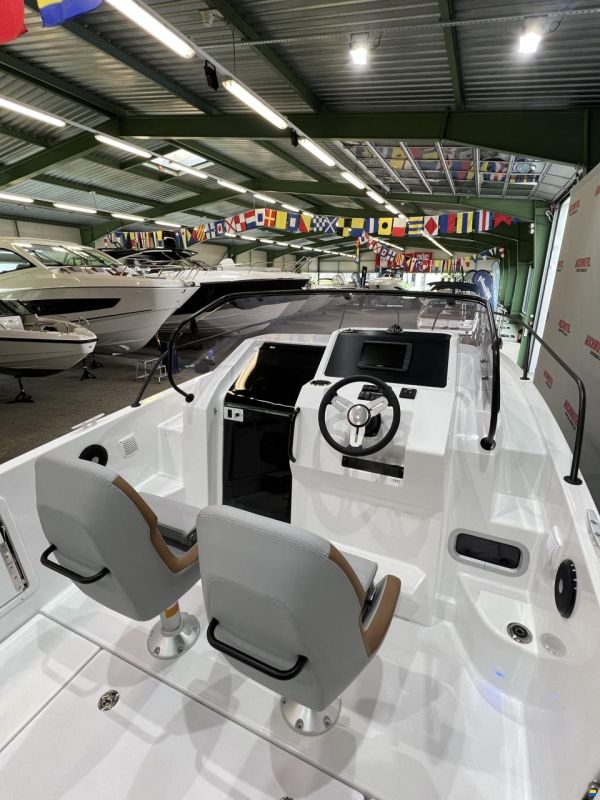 Beneteau Flyer 8 SUNdeck