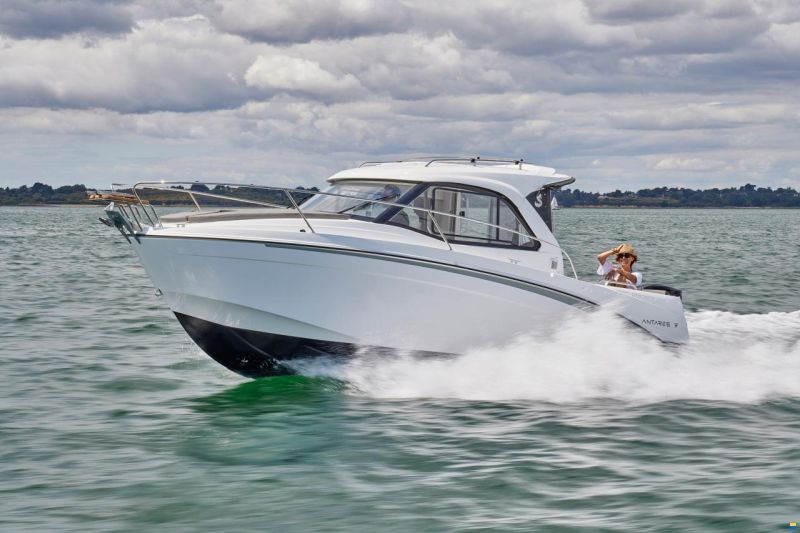 Beneteau Antares 7 OB V2