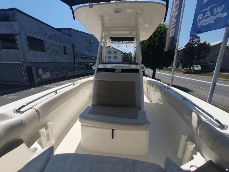 Boston Whaler 230 Outrage