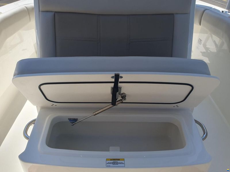 Boston Whaler 230 Outrage