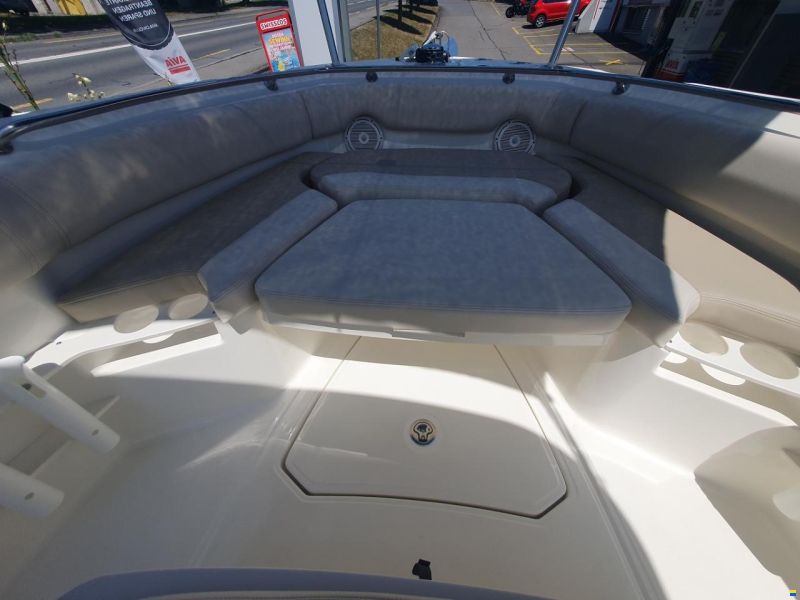 Boston Whaler 230 Outrage