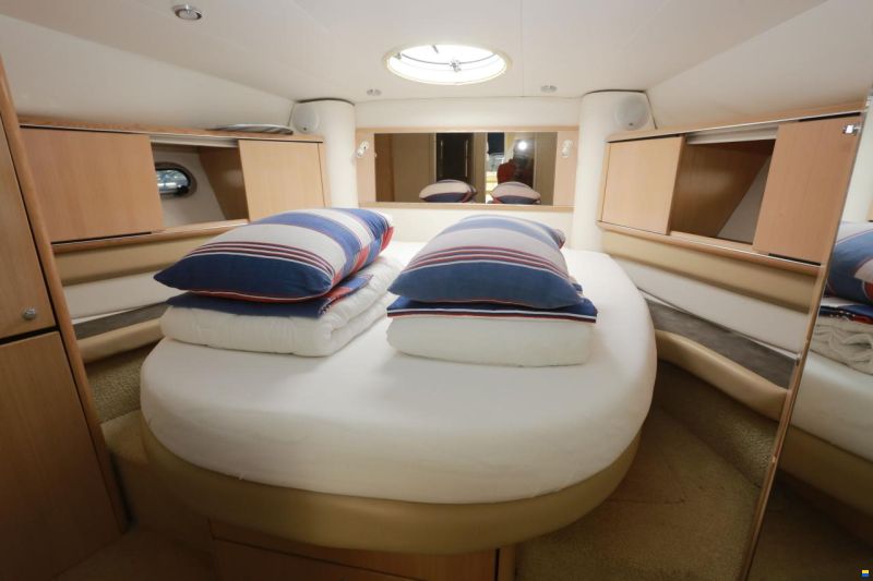 Bayliner Avanti 40