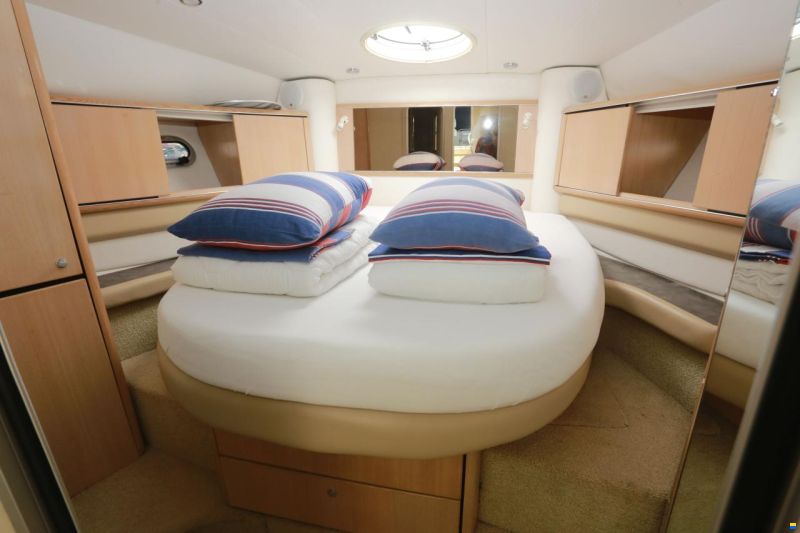 Bayliner Avanti 40