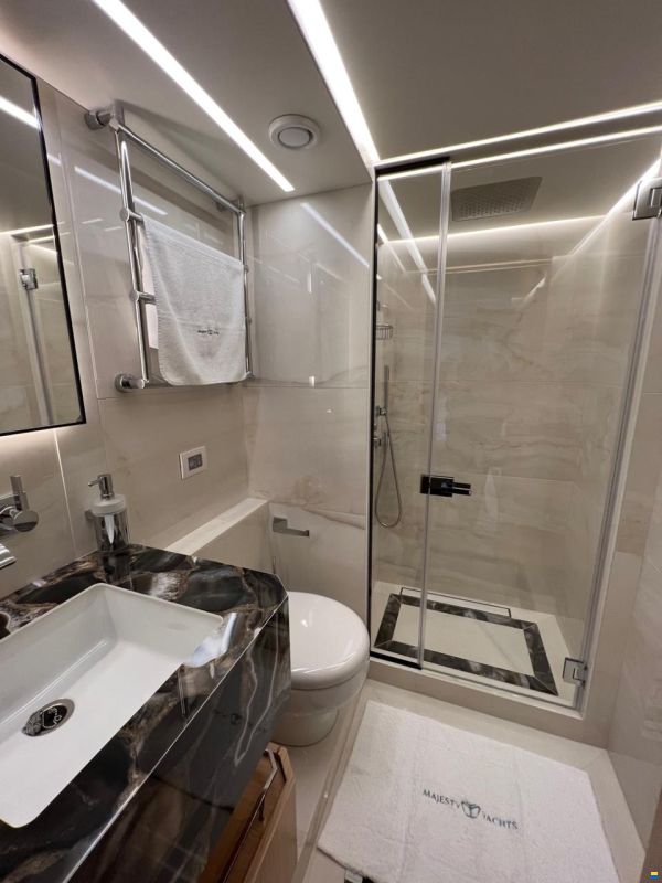 Gulf Craft Majesty 100