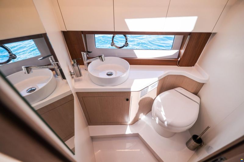 Focus Motor Yacht 44 mit LP Lago Maggiore/Bodensee